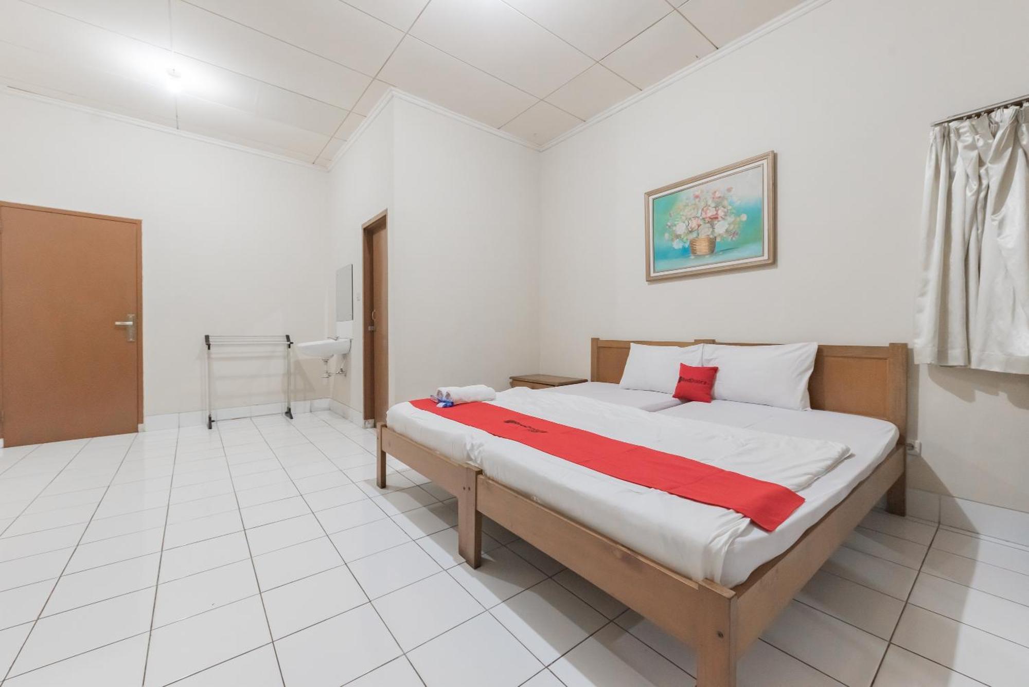 Reddoorz Plus At Hotel Griya Astoeti Богор Экстерьер фото