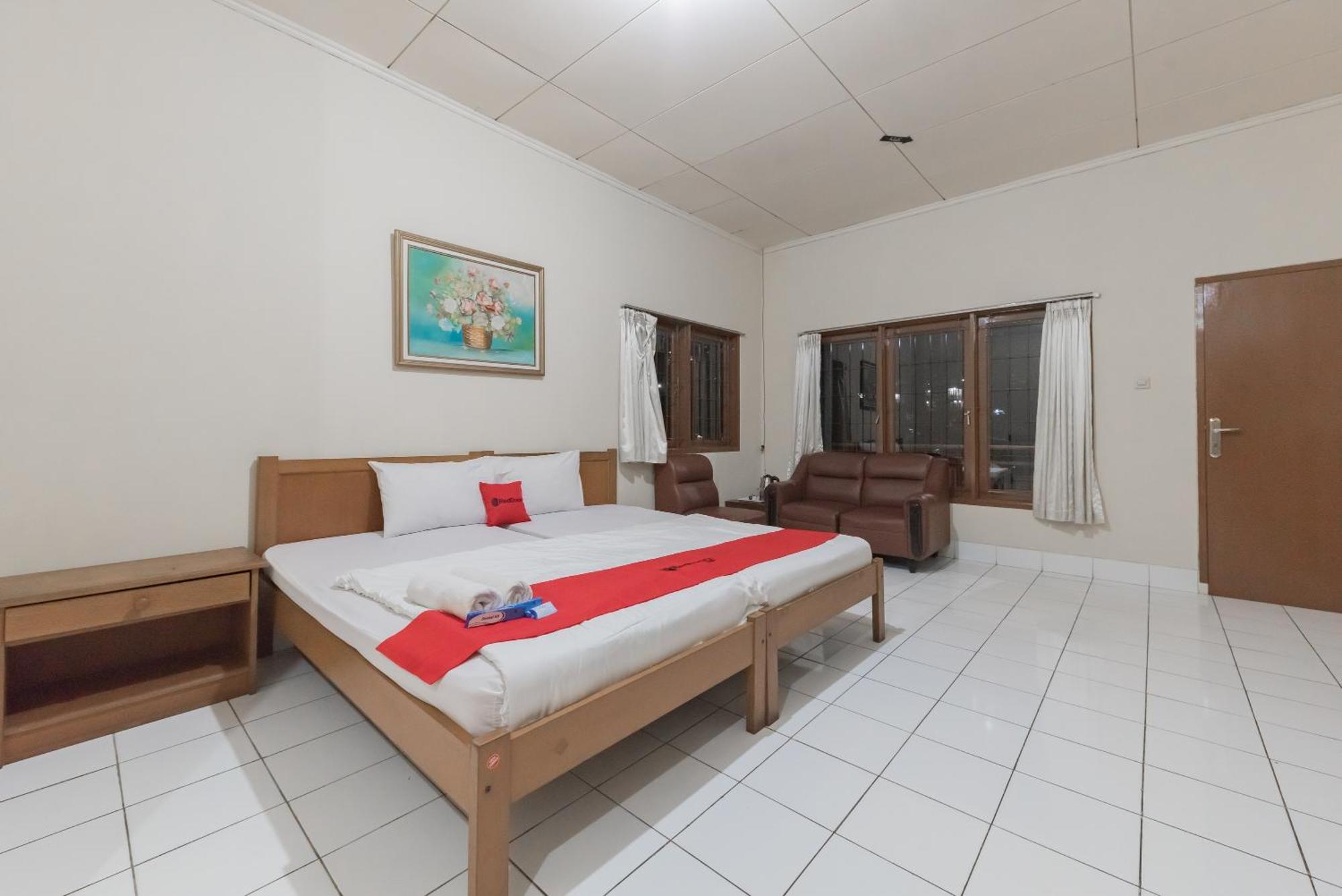 Reddoorz Plus At Hotel Griya Astoeti Богор Экстерьер фото