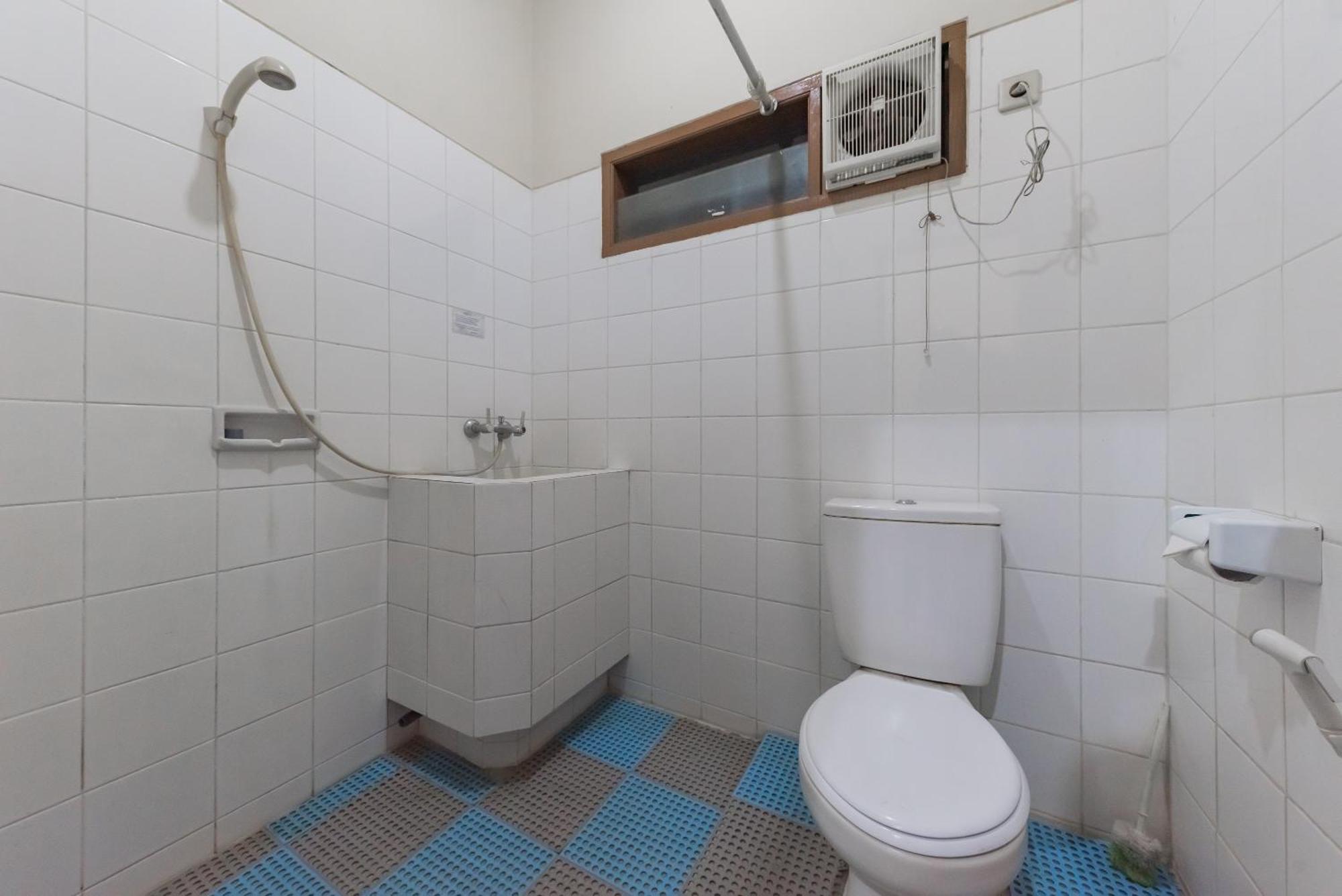 Reddoorz Plus At Hotel Griya Astoeti Богор Экстерьер фото