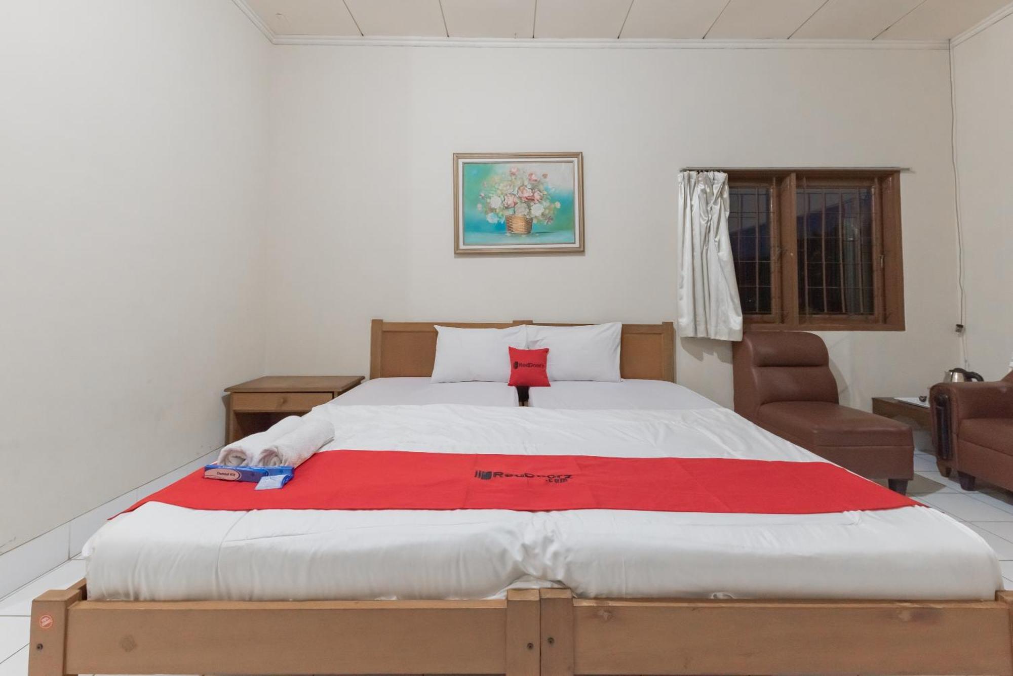 Reddoorz Plus At Hotel Griya Astoeti Богор Экстерьер фото