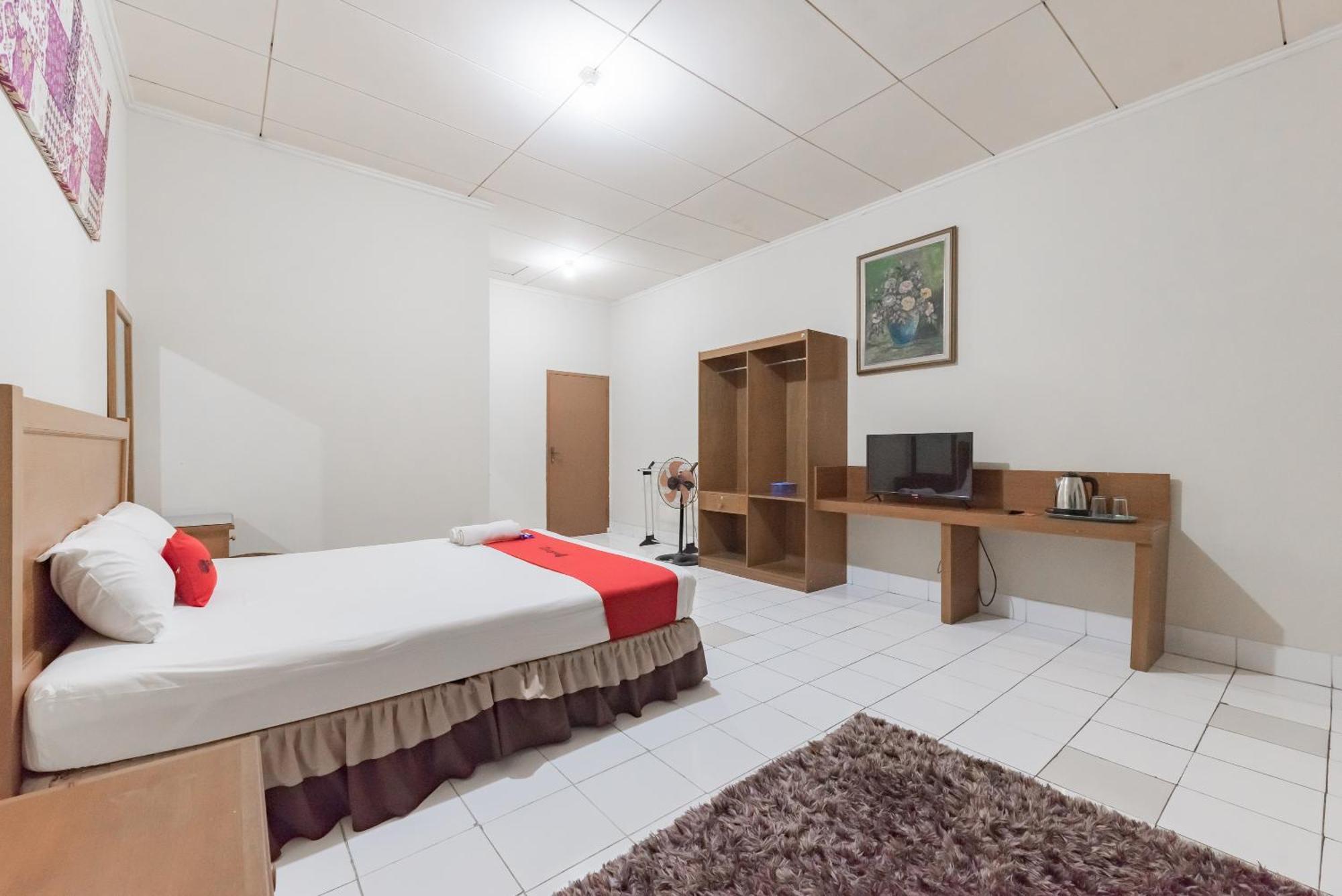 Reddoorz Plus At Hotel Griya Astoeti Богор Экстерьер фото