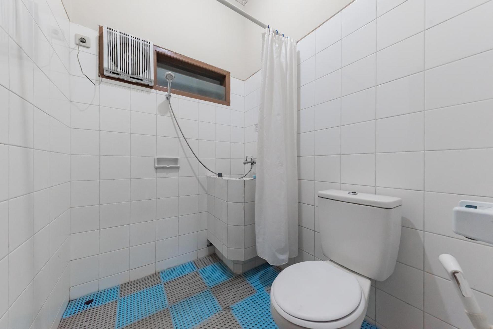 Reddoorz Plus At Hotel Griya Astoeti Богор Экстерьер фото