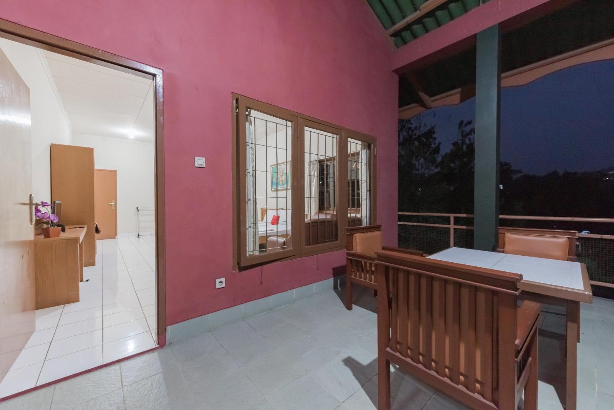 Reddoorz Plus At Hotel Griya Astoeti Богор Экстерьер фото