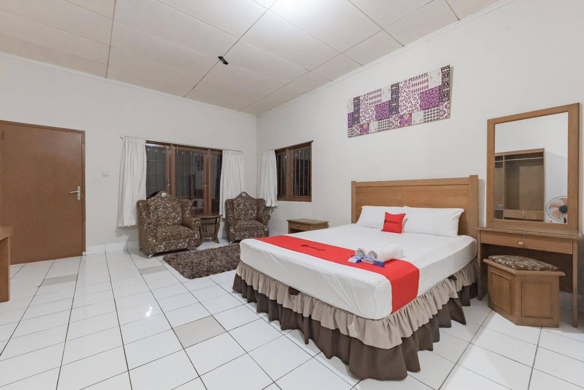 Reddoorz Plus At Hotel Griya Astoeti Богор Экстерьер фото