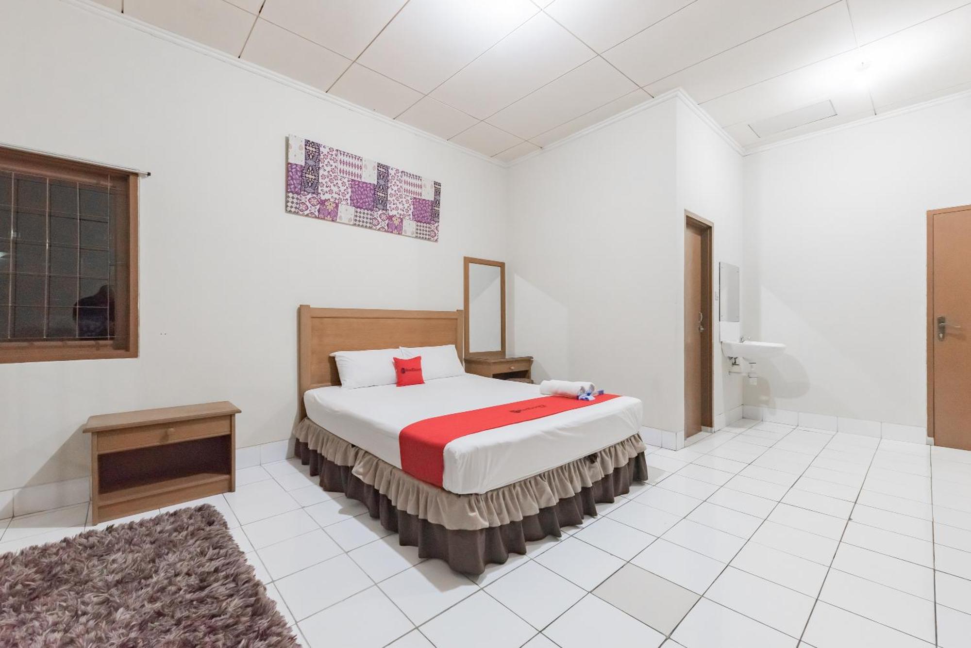 Reddoorz Plus At Hotel Griya Astoeti Богор Экстерьер фото