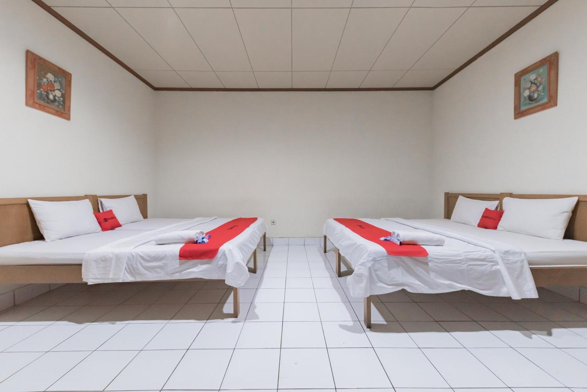 Reddoorz Plus At Hotel Griya Astoeti Богор Экстерьер фото