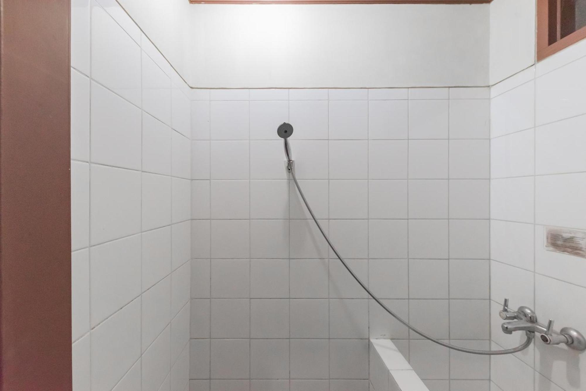 Reddoorz Plus At Hotel Griya Astoeti Богор Экстерьер фото