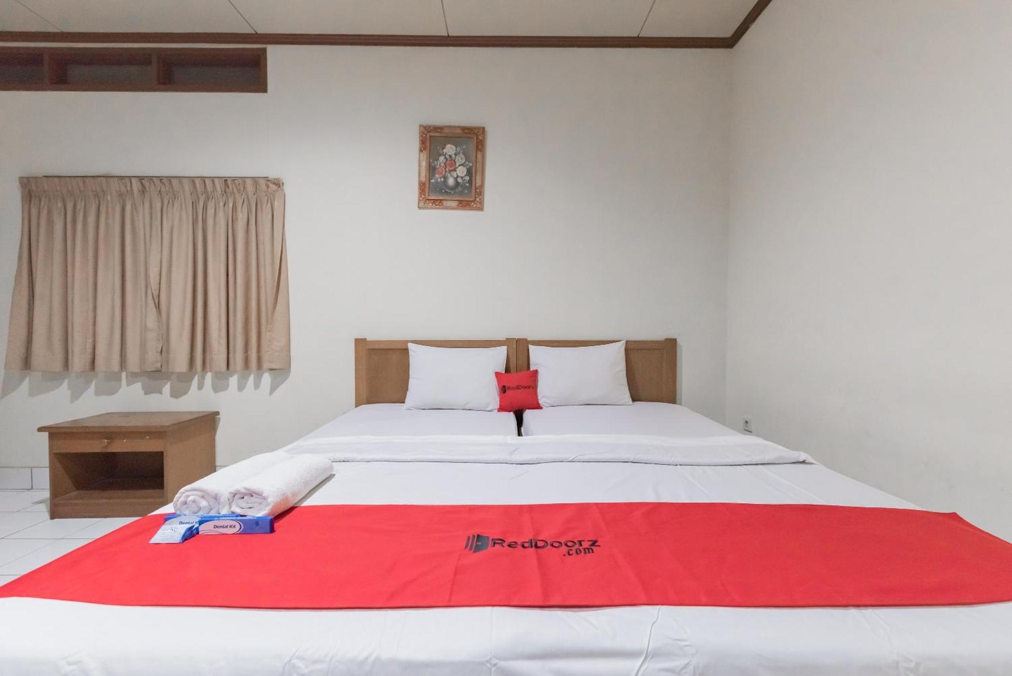 Reddoorz Plus At Hotel Griya Astoeti Богор Экстерьер фото