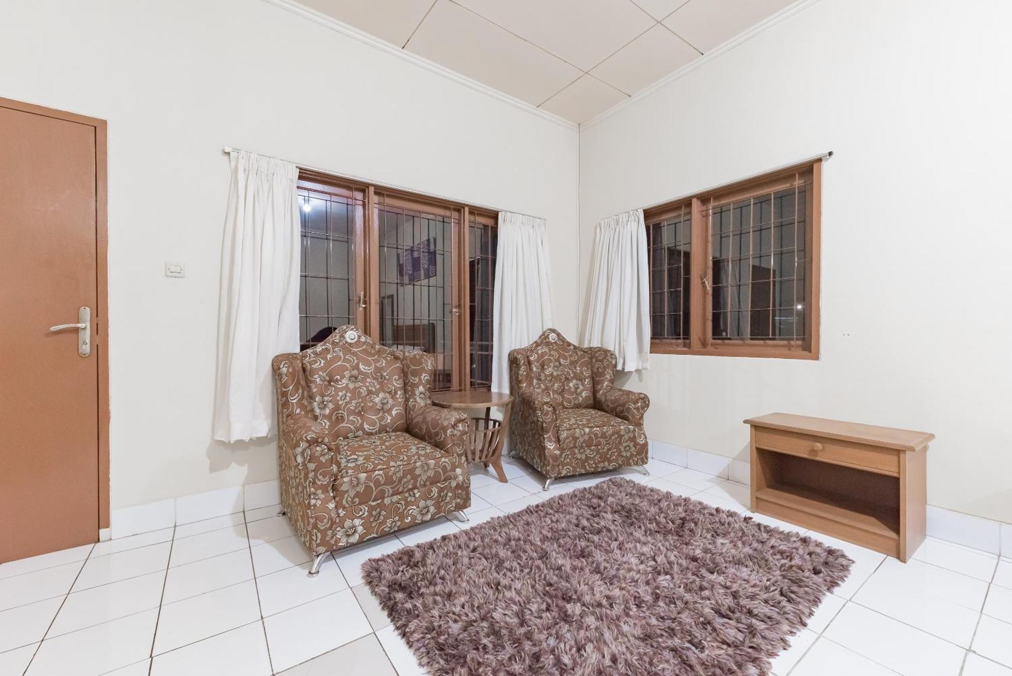 Reddoorz Plus At Hotel Griya Astoeti Богор Экстерьер фото
