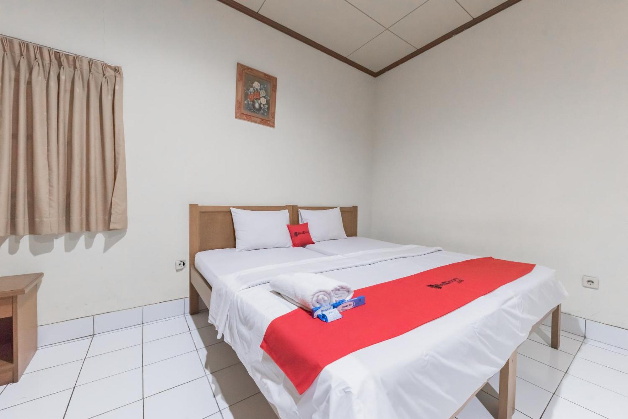 Reddoorz Plus At Hotel Griya Astoeti Богор Экстерьер фото